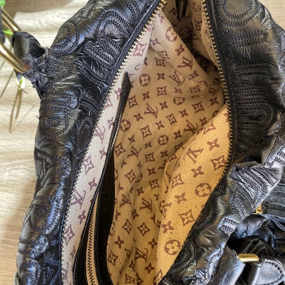 Black handbag - Picture 3 of 5